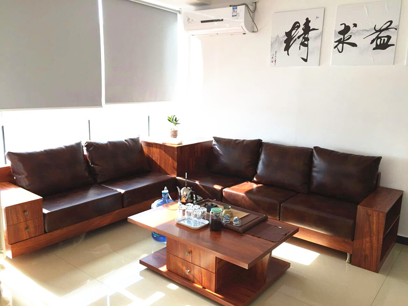 木制沙發